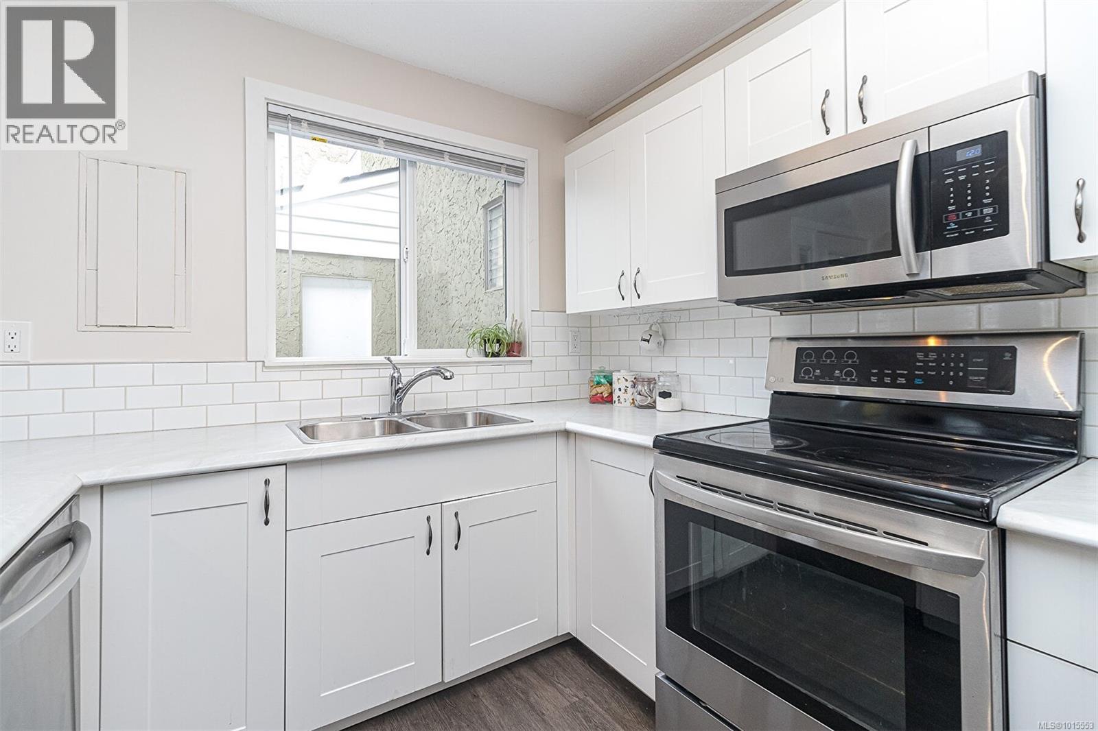 32 10070 Fifth St, Sidney
