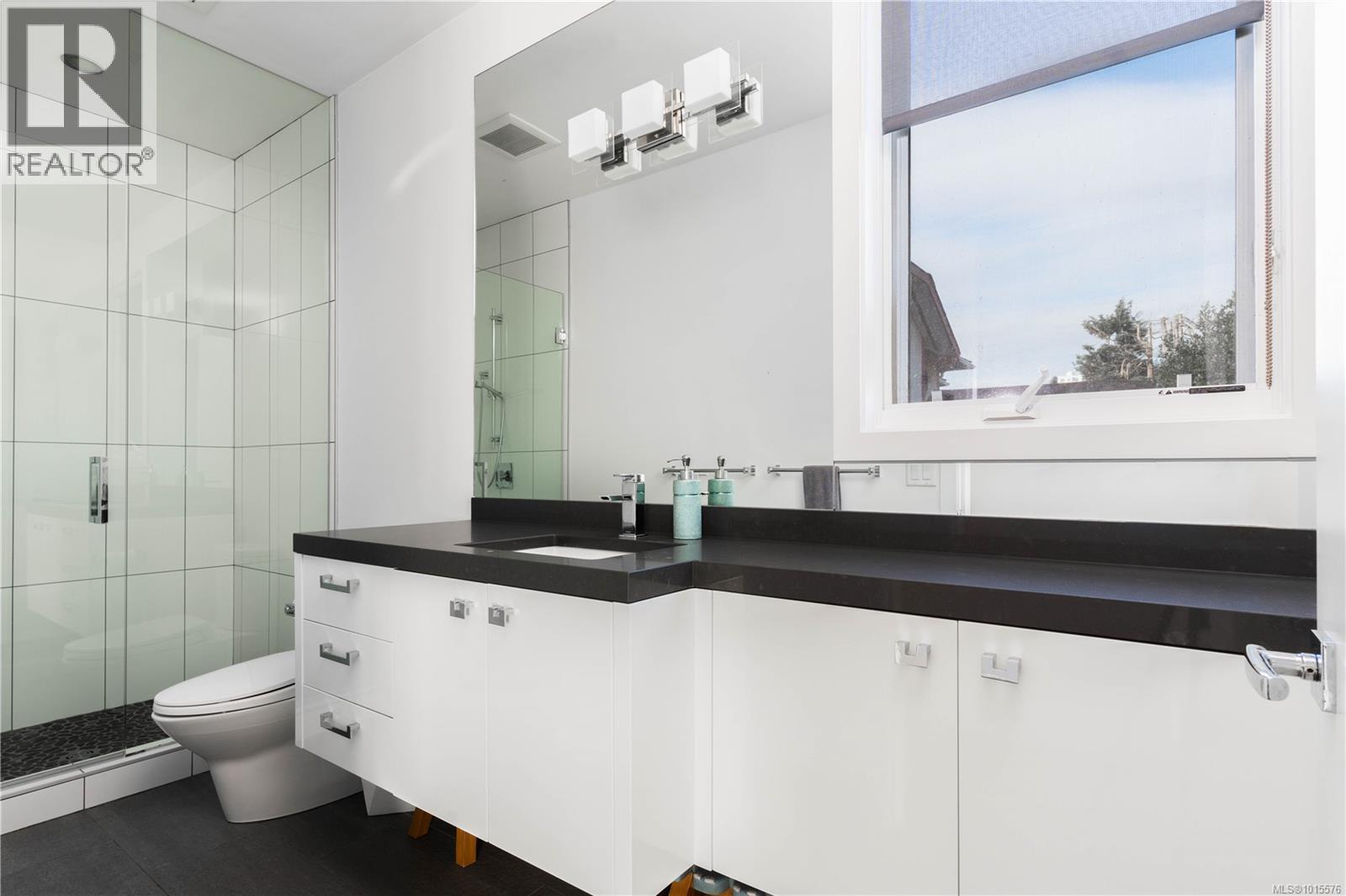  2086 Marne Street, Oak Bay