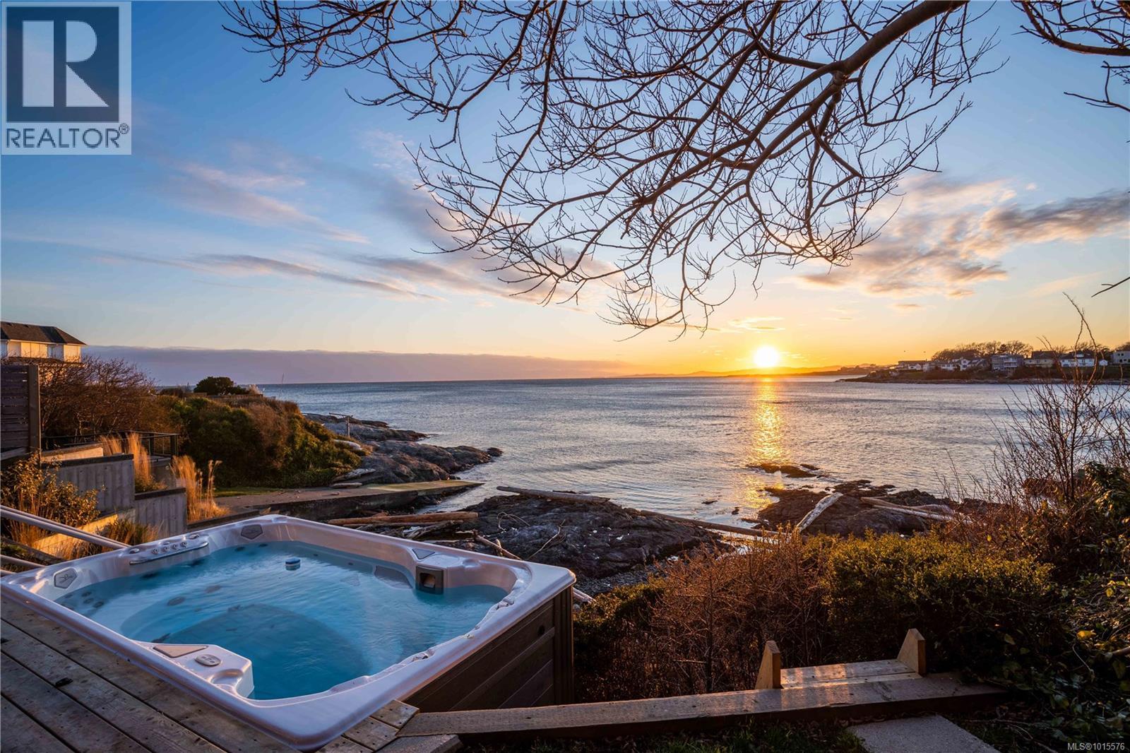  2086 Marne Street, Oak Bay
