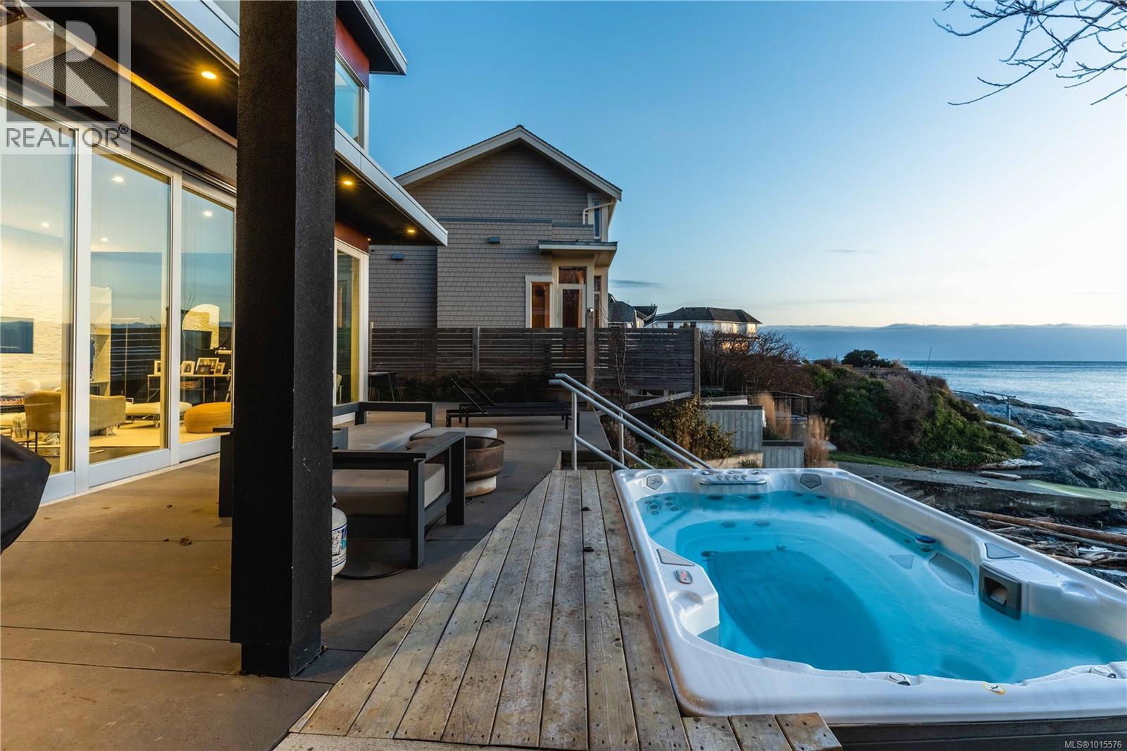 2086 Marne Street, Oak Bay