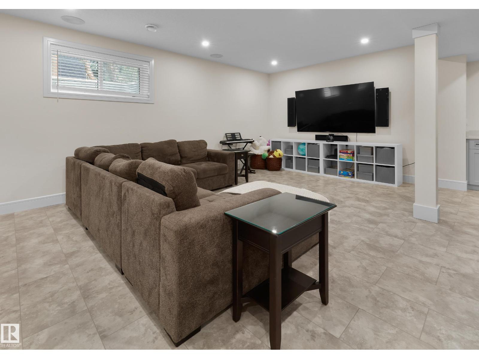 10934 131 ST NW, Edmonton