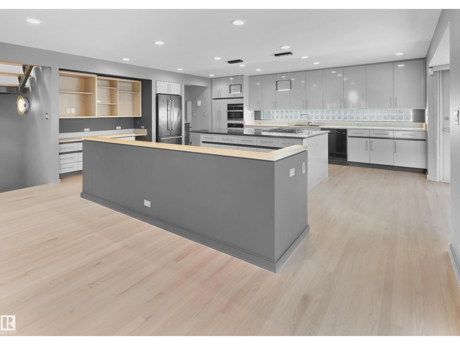 7 PATRICIA PL NW, Edmonton