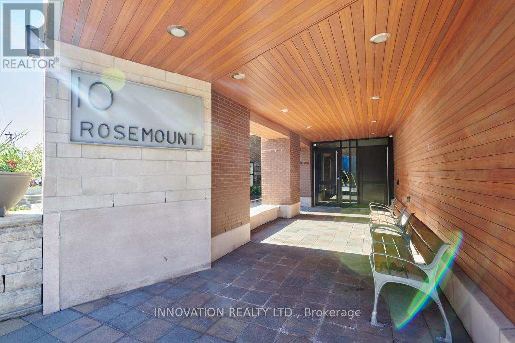 Architectural touches even at the front entrance!