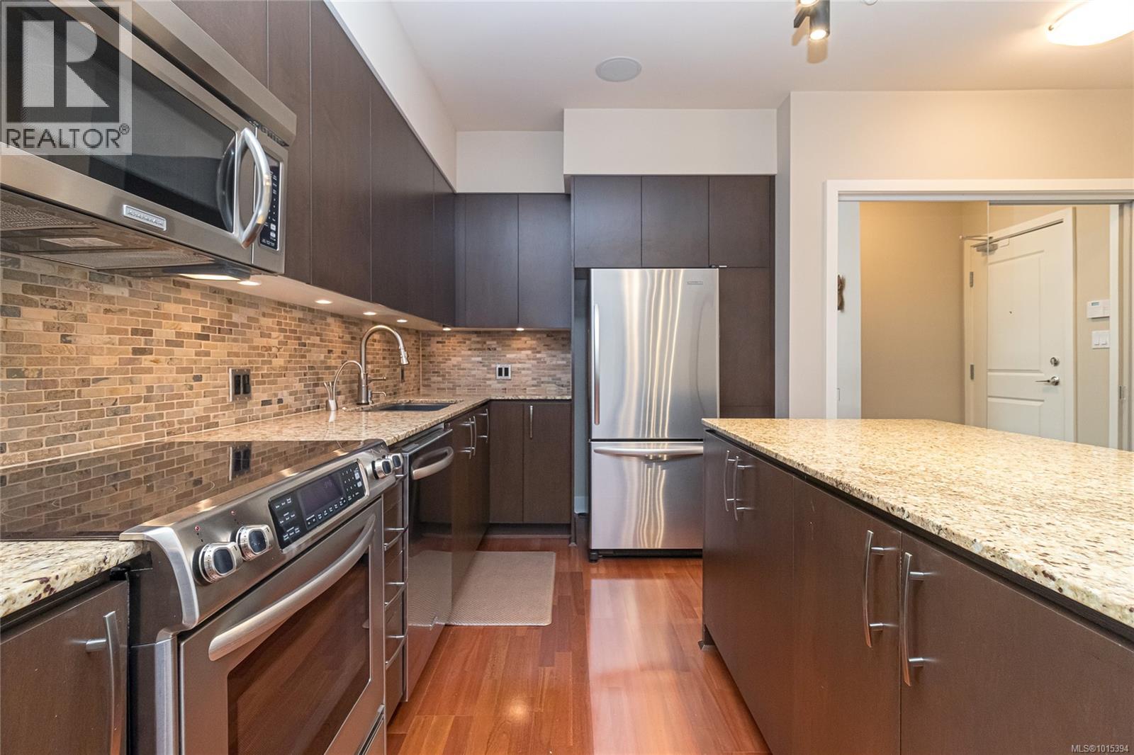 302 1395 Bear Mountain Parkway, Langford