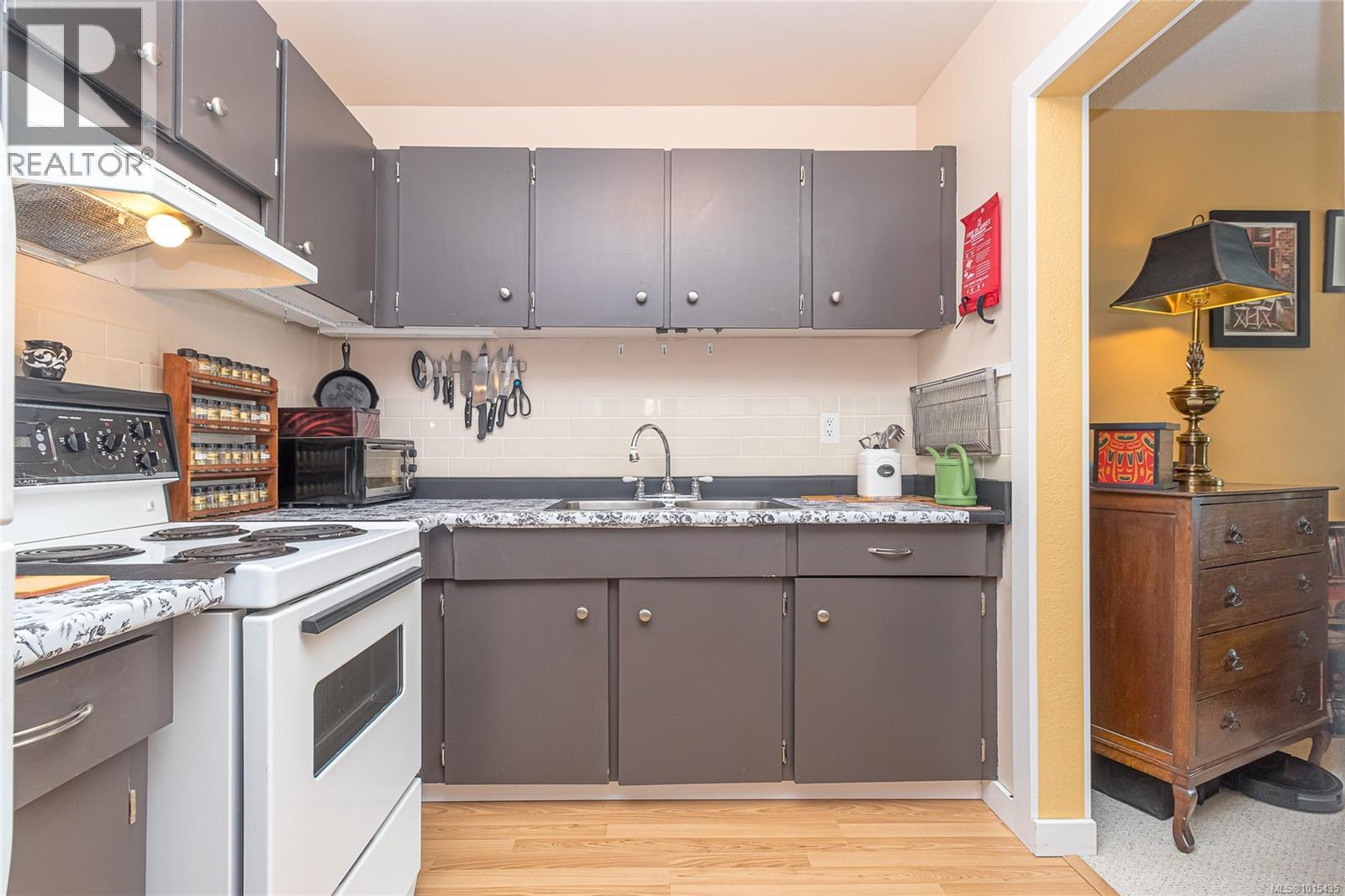 312 25 Government Street, Victoria