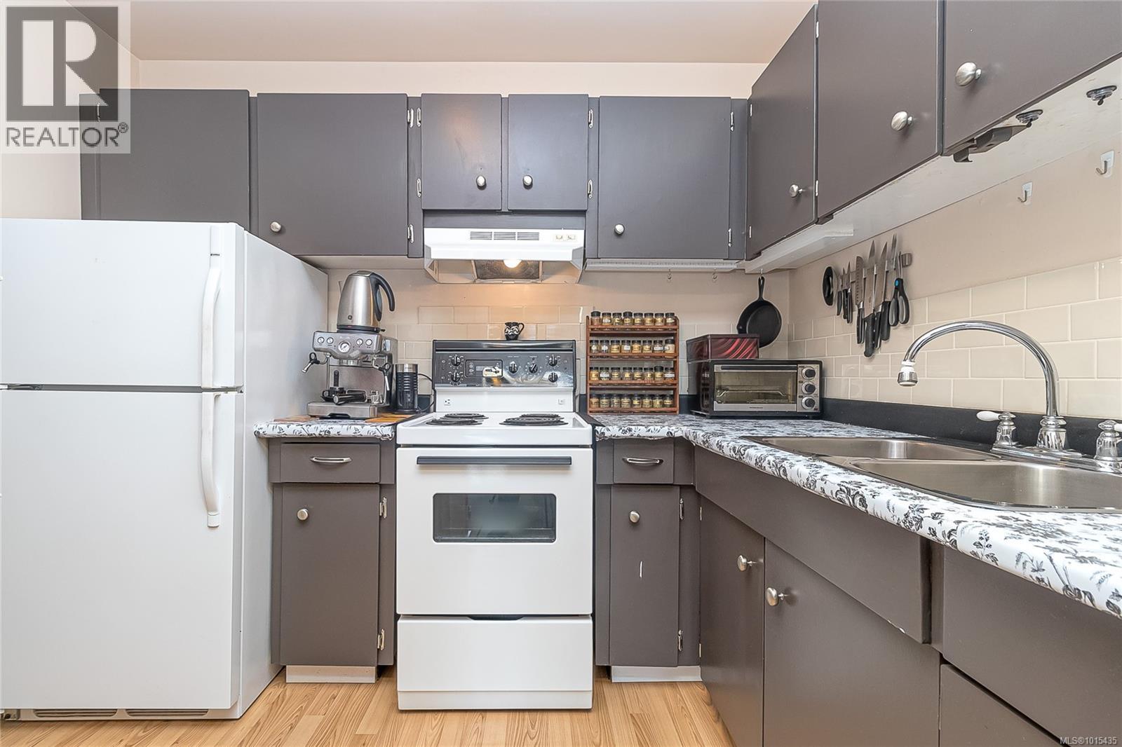 312 25 Government Street, Victoria