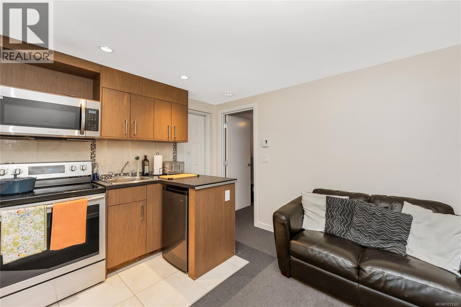  5222 Beckton Road, Saanich