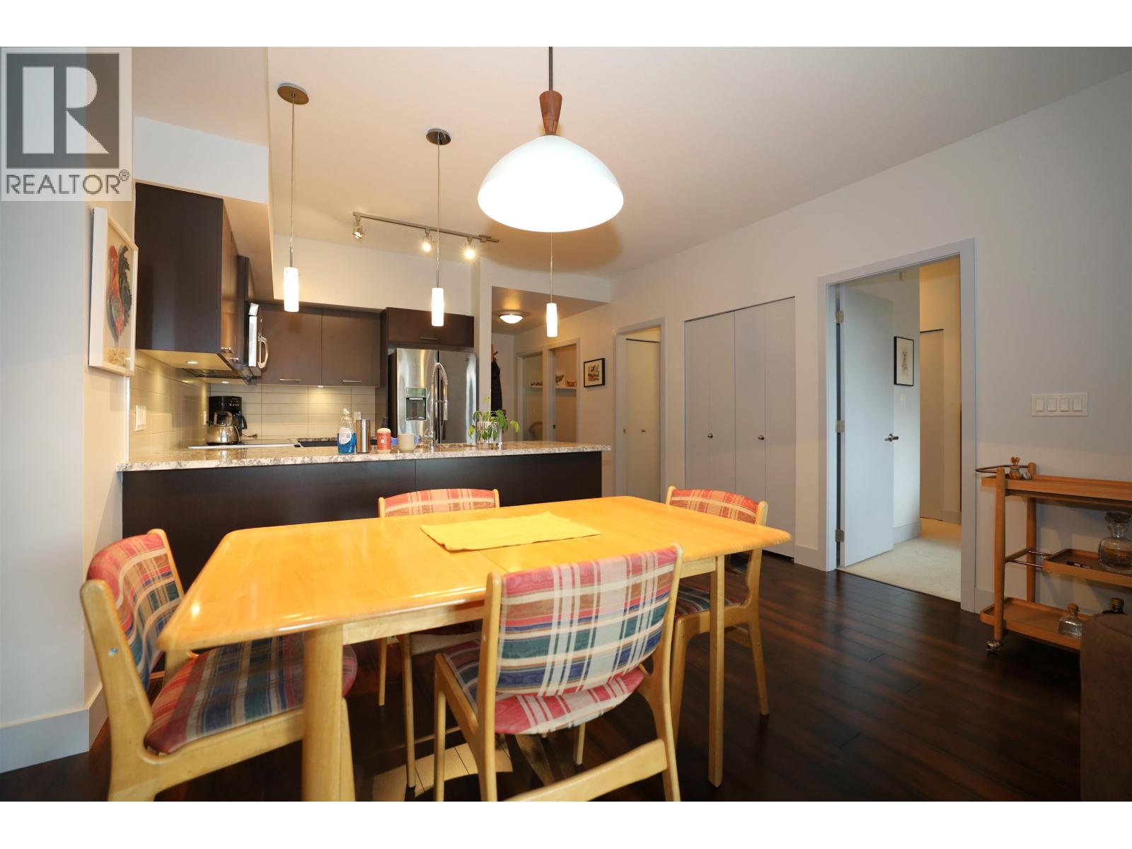 209 5682 WHARF AVENUE, Sechelt