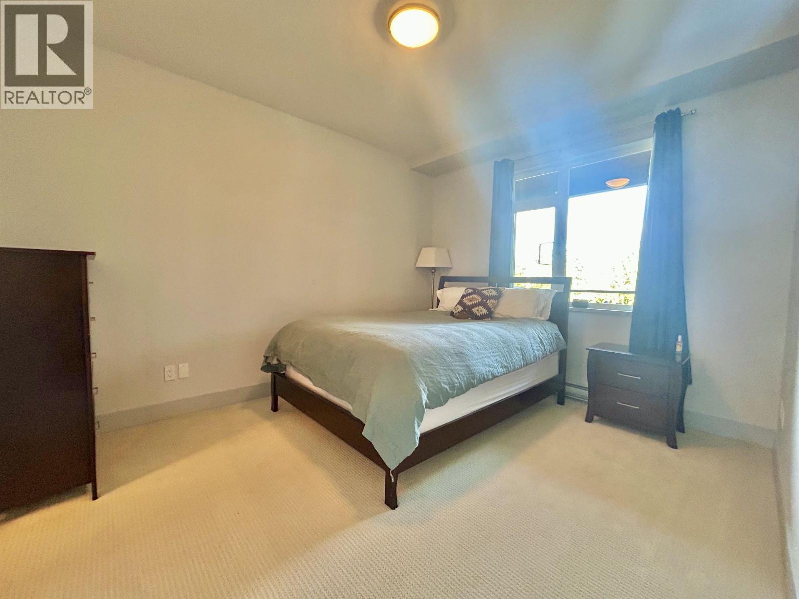 209 5682 WHARF AVENUE, Sechelt