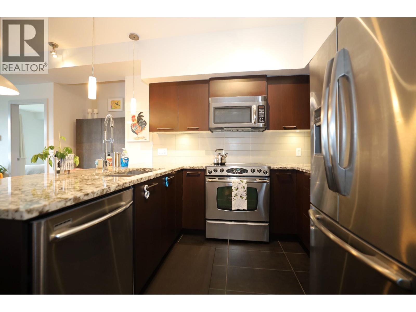 209 5682 WHARF AVENUE, Sechelt