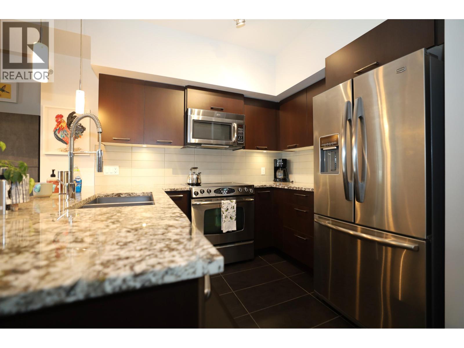 209 5682 WHARF AVENUE, Sechelt