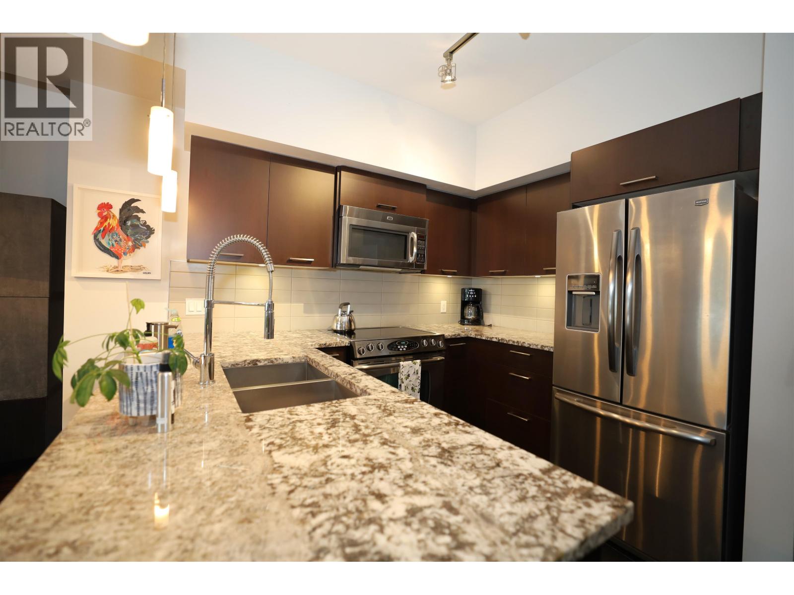 209 5682 WHARF AVENUE, Sechelt