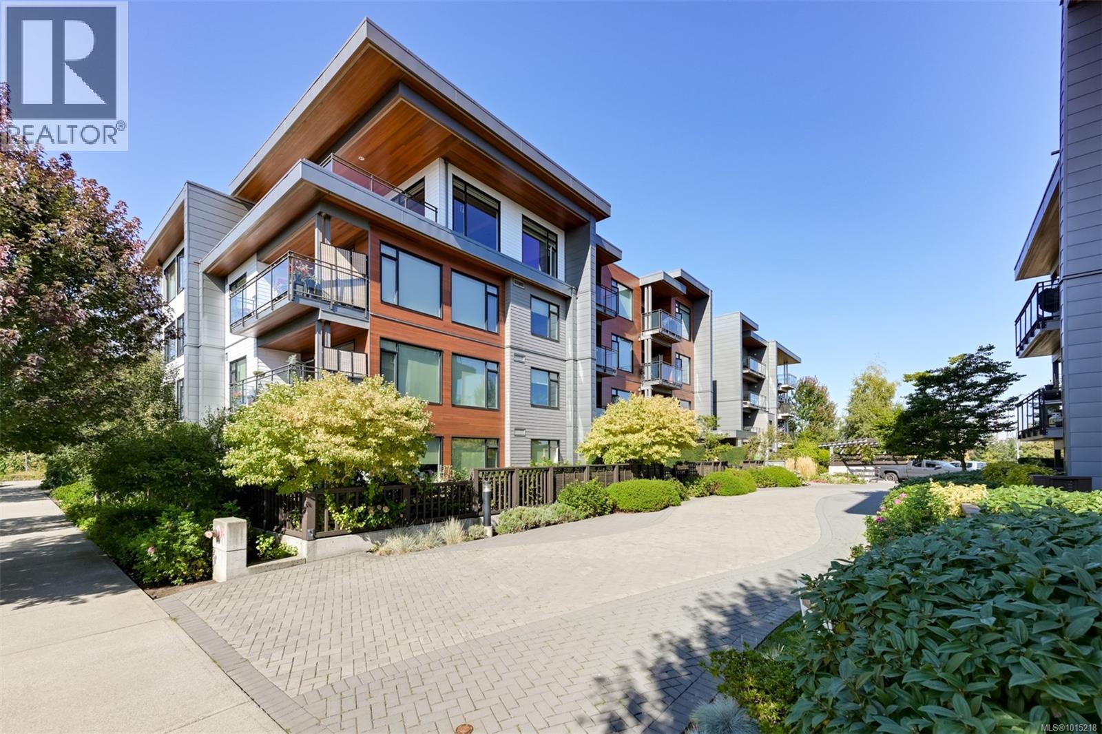 407 3815 Rowland Avenue, Saanich