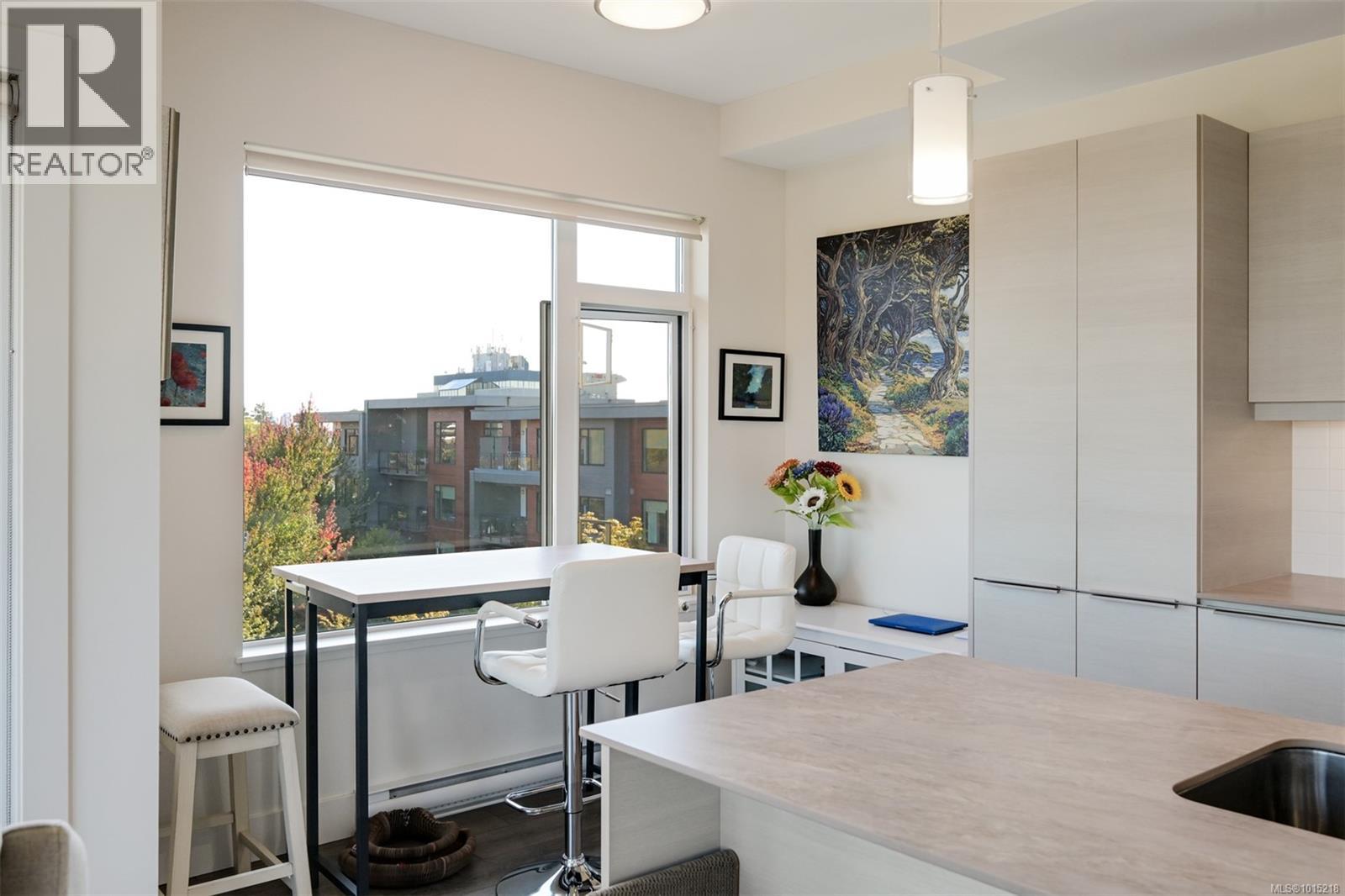 407 3815 Rowland Avenue, Saanich