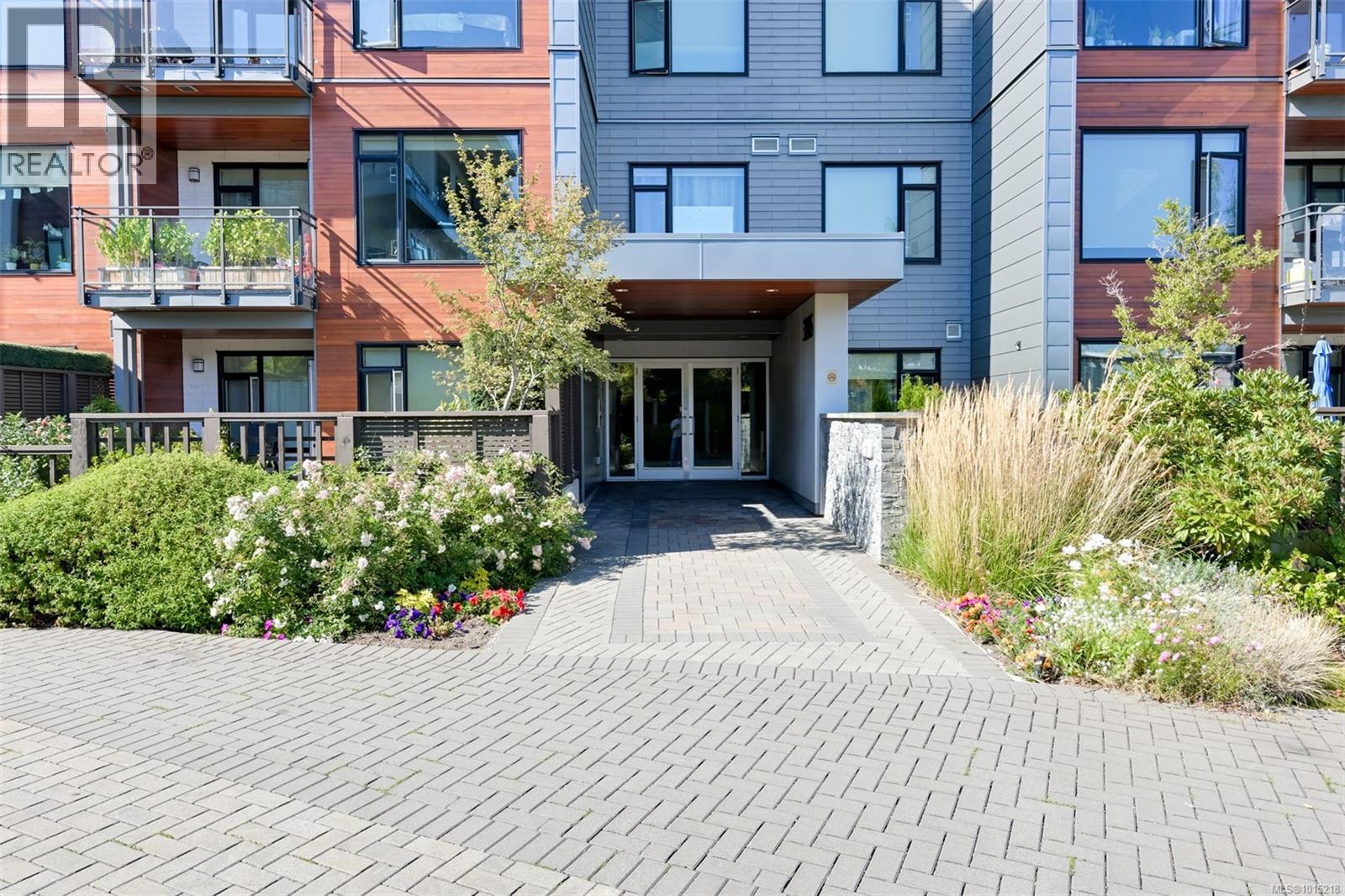 407 3815 Rowland Avenue, Saanich
