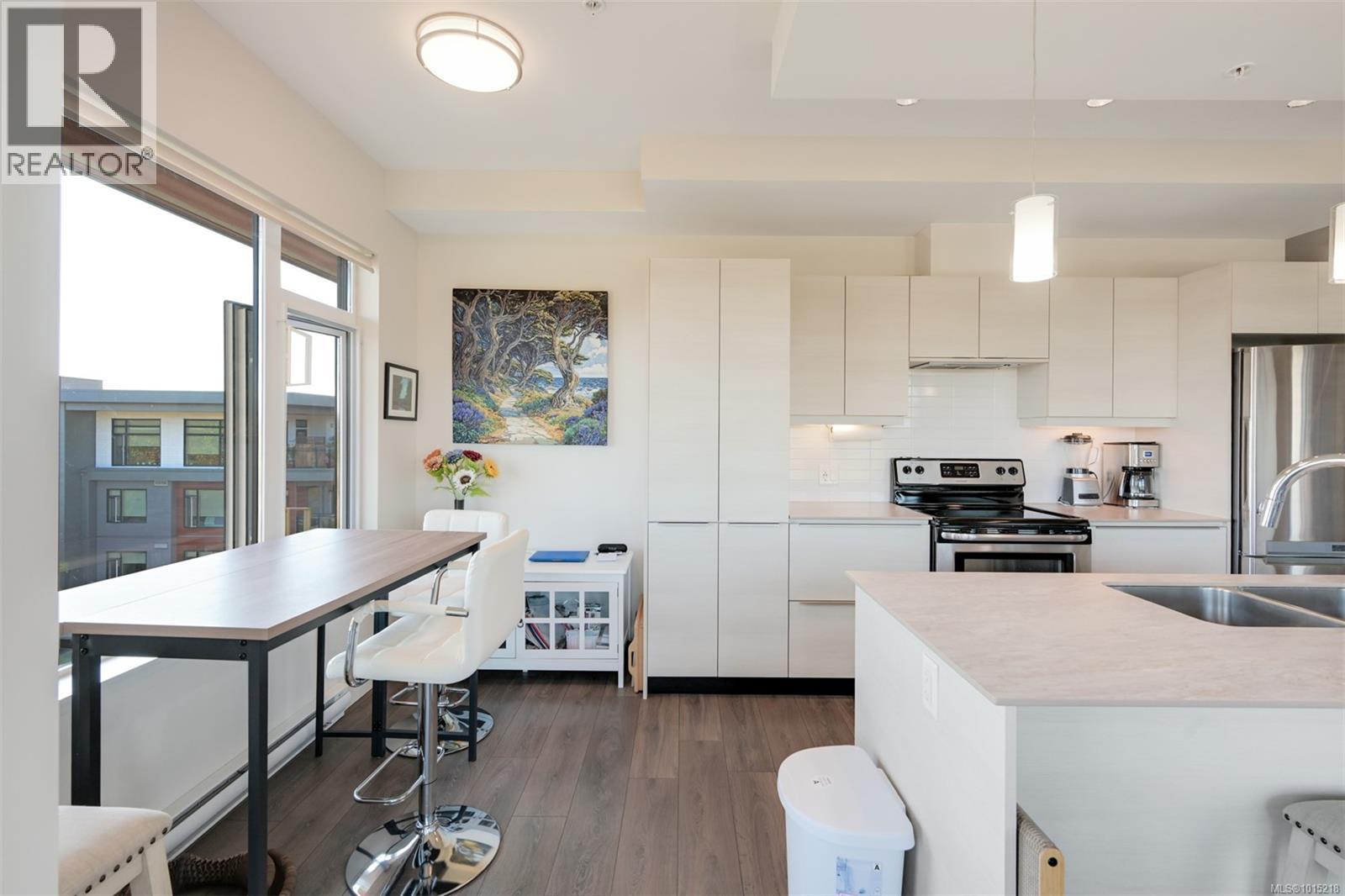 407 3815 Rowland Avenue, Saanich