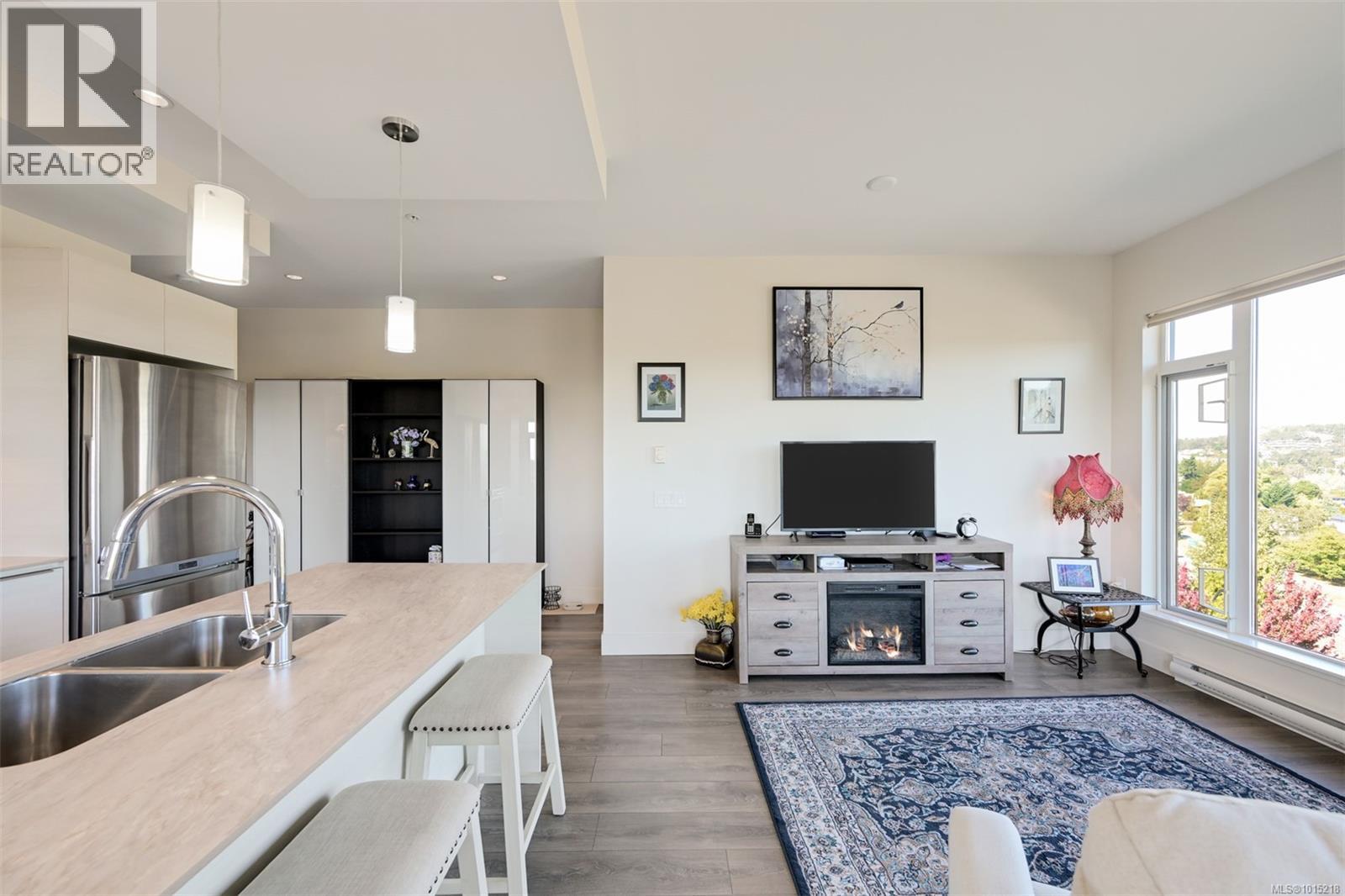 407 3815 Rowland Avenue, Saanich