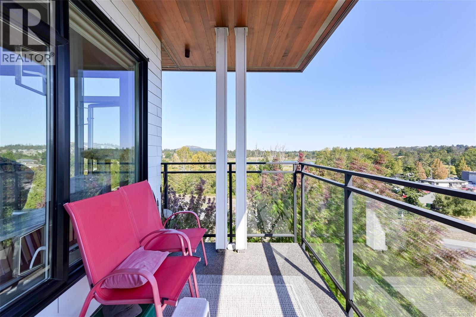 407 3815 Rowland Avenue, Saanich