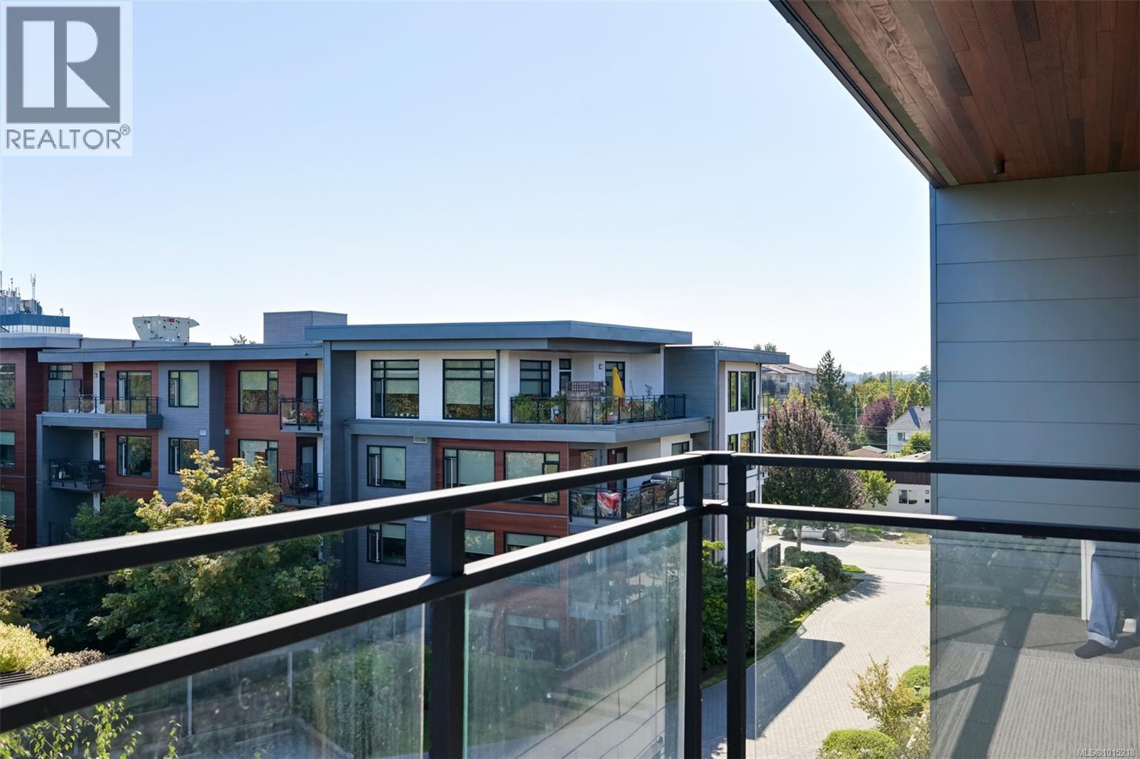 407 3815 Rowland Avenue, Saanich