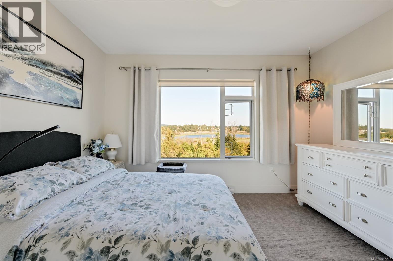 407 3815 Rowland Avenue, Saanich