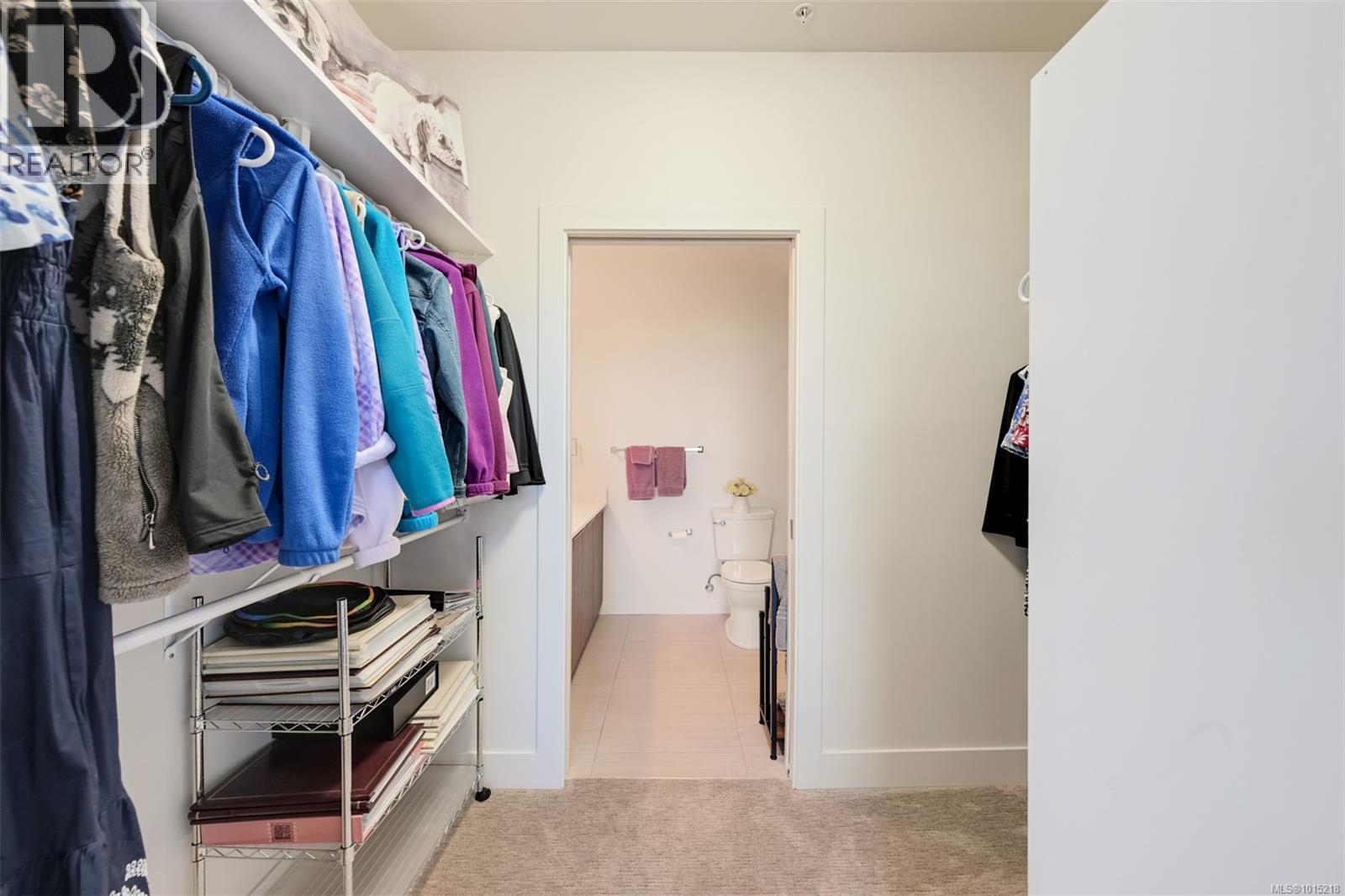 407 3815 Rowland Avenue, Saanich