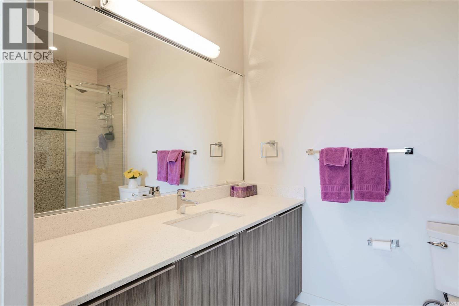 407 3815 Rowland Avenue, Saanich