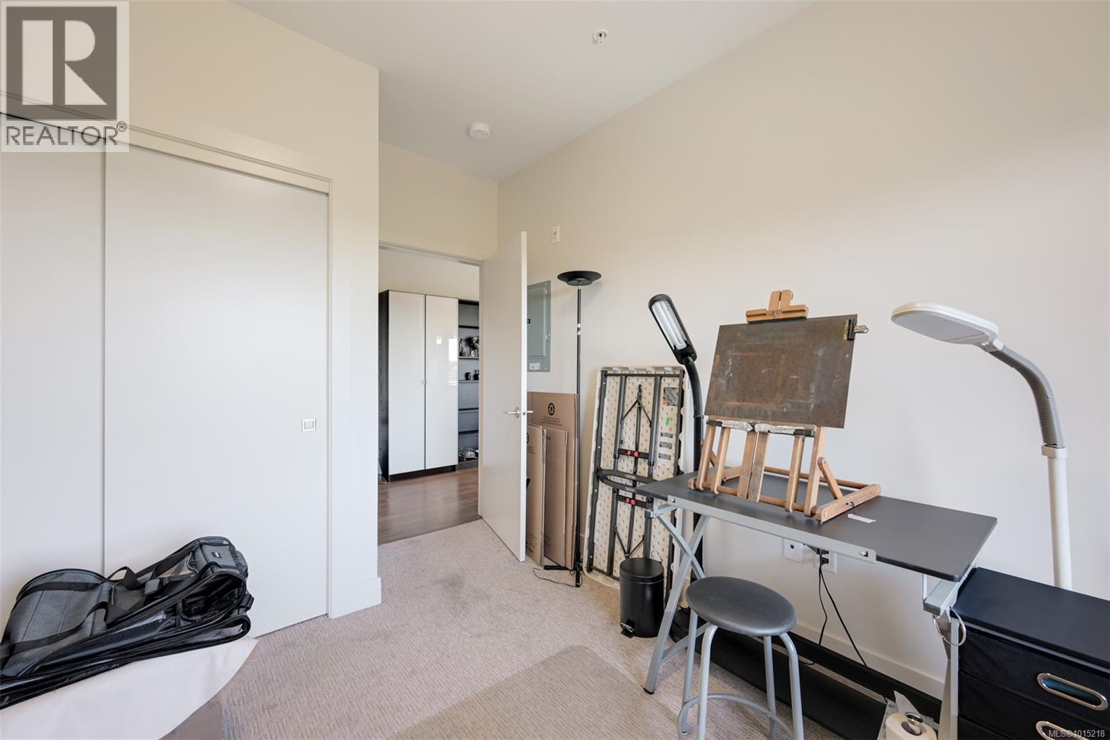 407 3815 Rowland Avenue, Saanich