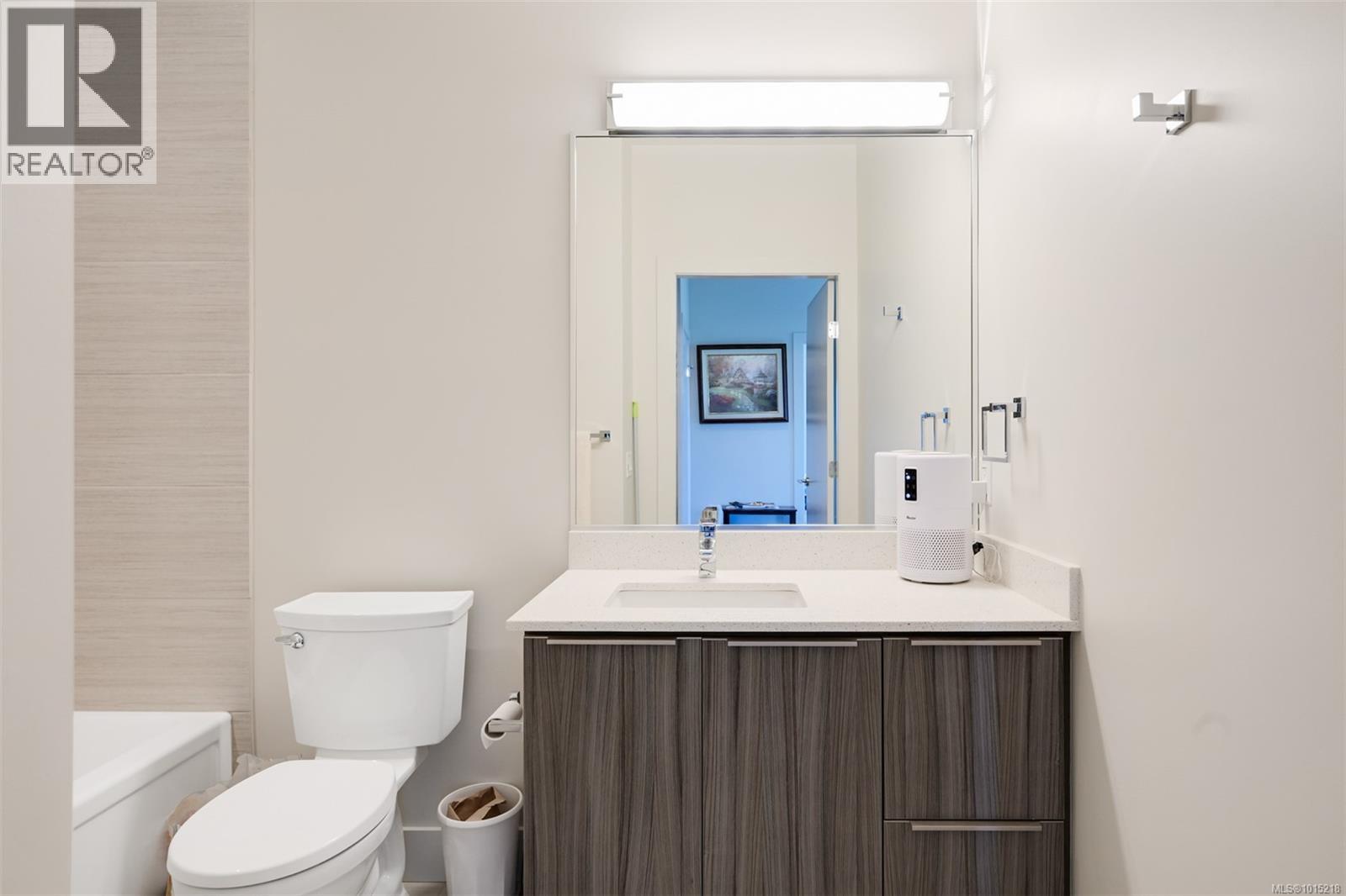407 3815 Rowland Avenue, Saanich