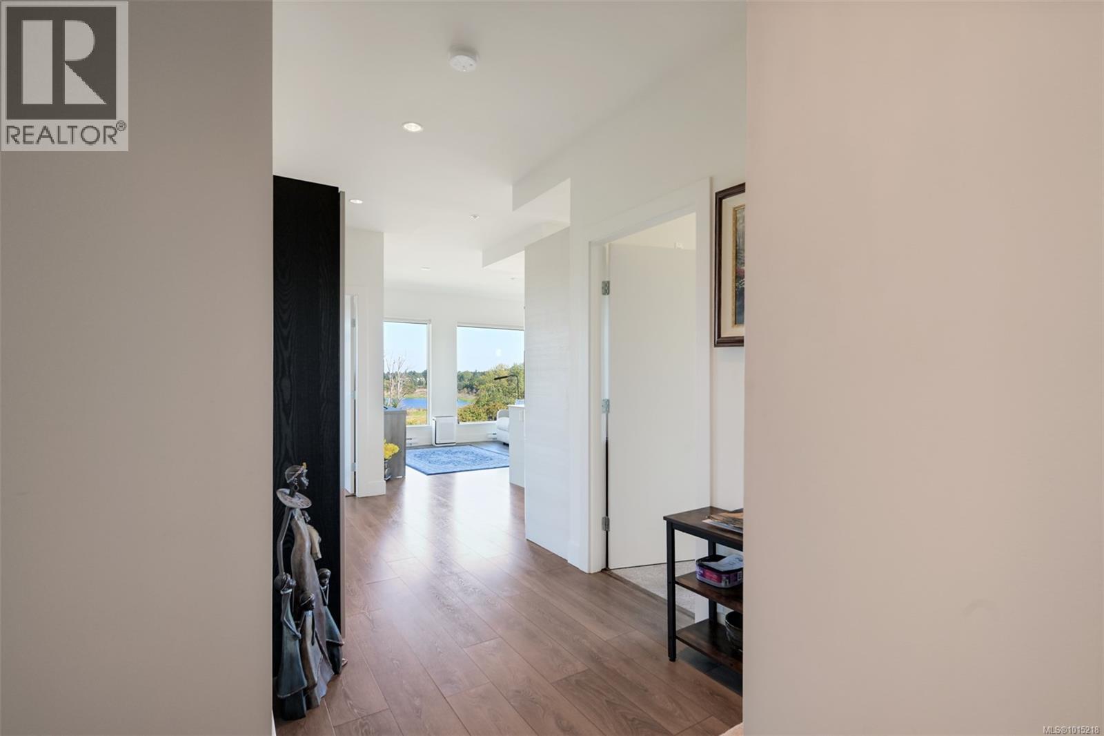 407 3815 Rowland Avenue, Saanich