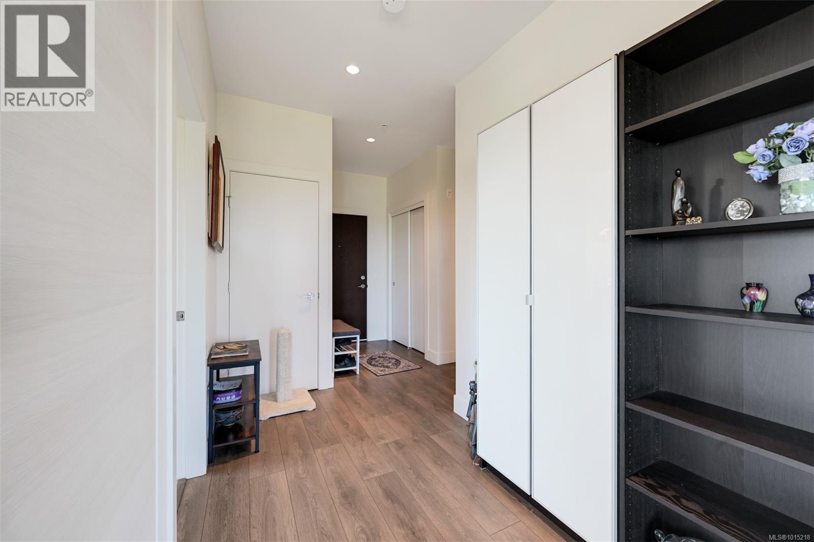 407 3815 Rowland Avenue, Saanich