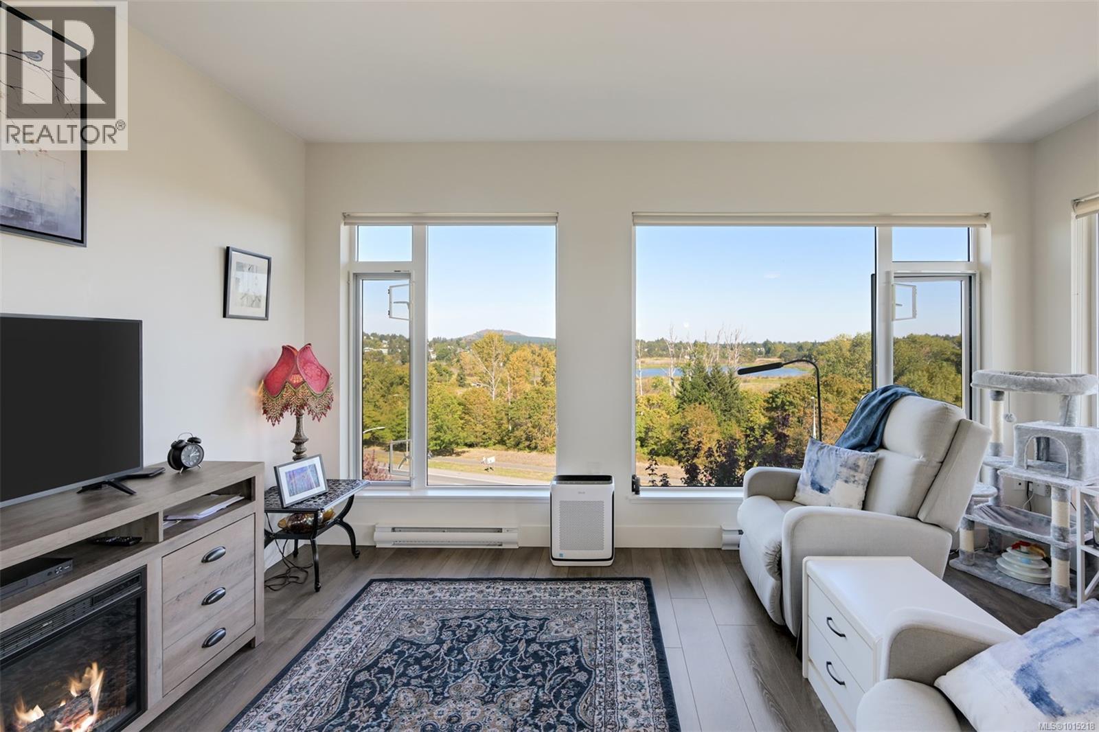 407 3815 Rowland Avenue, Saanich