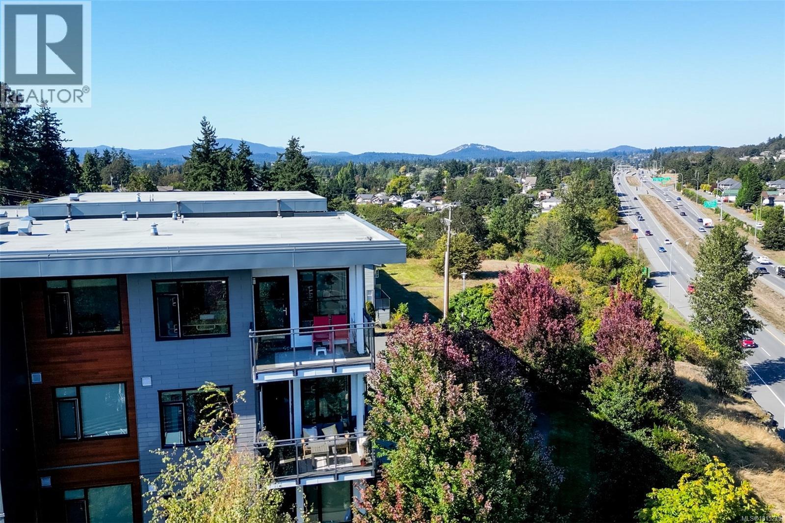 407 3815 Rowland Avenue, Saanich