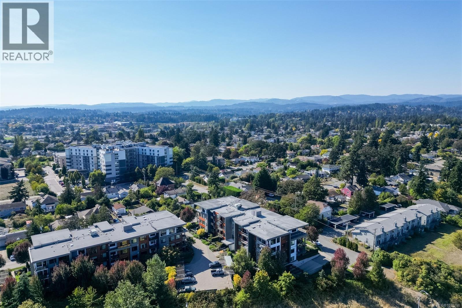 407 3815 Rowland Avenue, Saanich