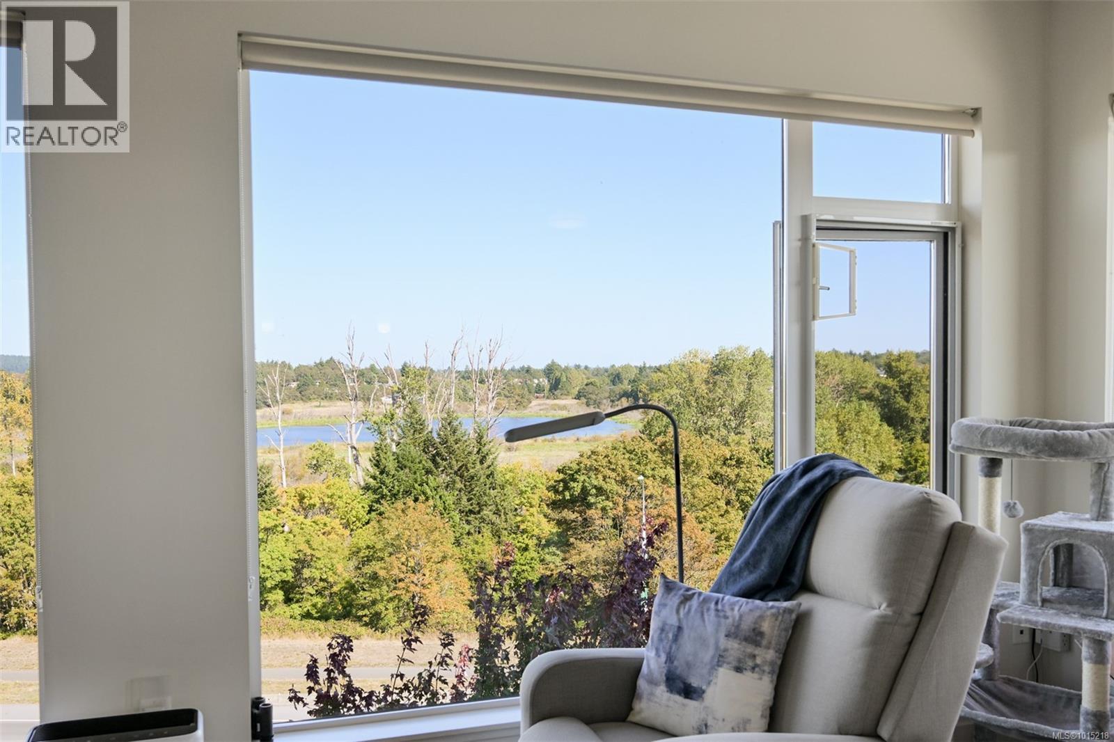 407 3815 Rowland Avenue, Saanich