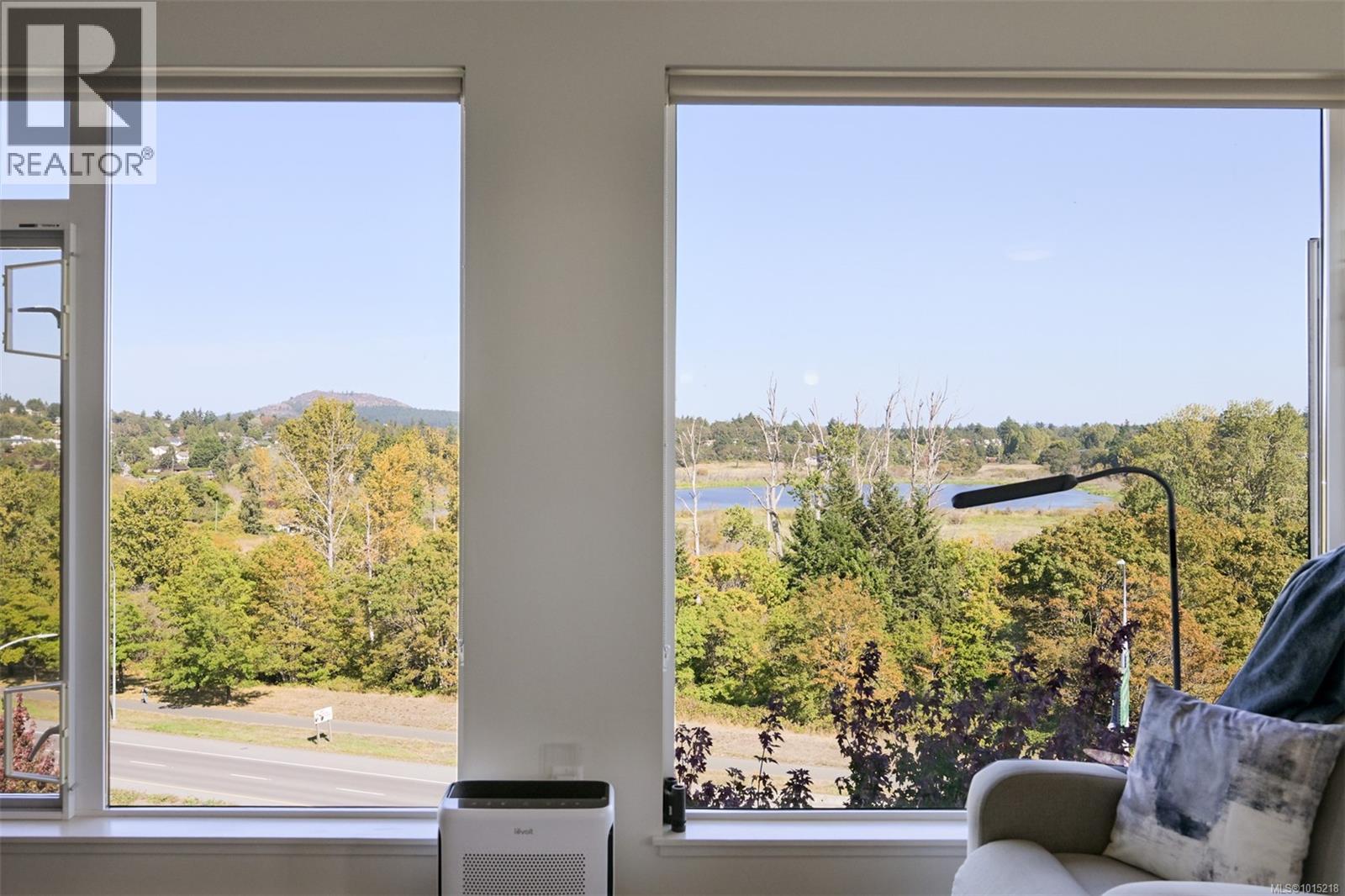 407 3815 Rowland Avenue, Saanich