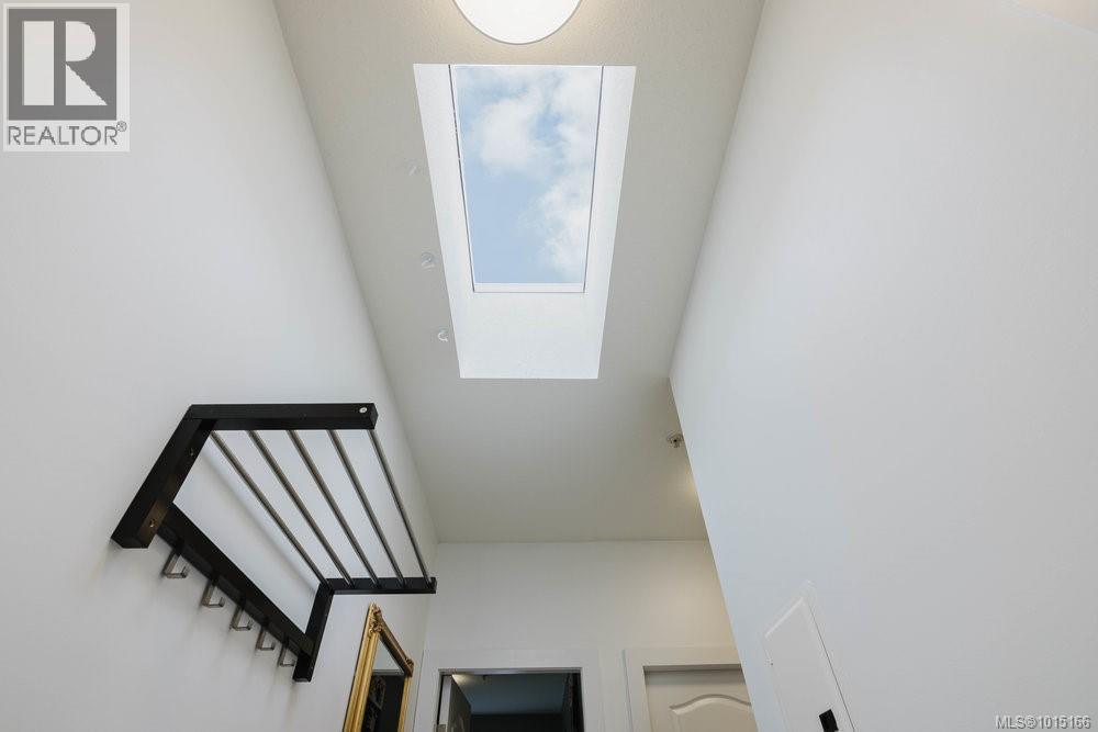 PH 5 1371 Hillside Avenue, Victoria