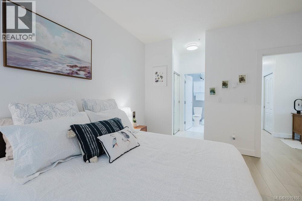 PH 5 1371 Hillside Avenue, Victoria