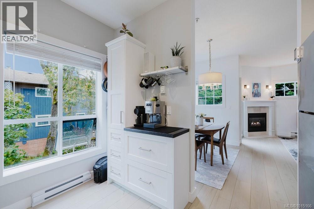 PH 5 1371 Hillside Avenue, Victoria