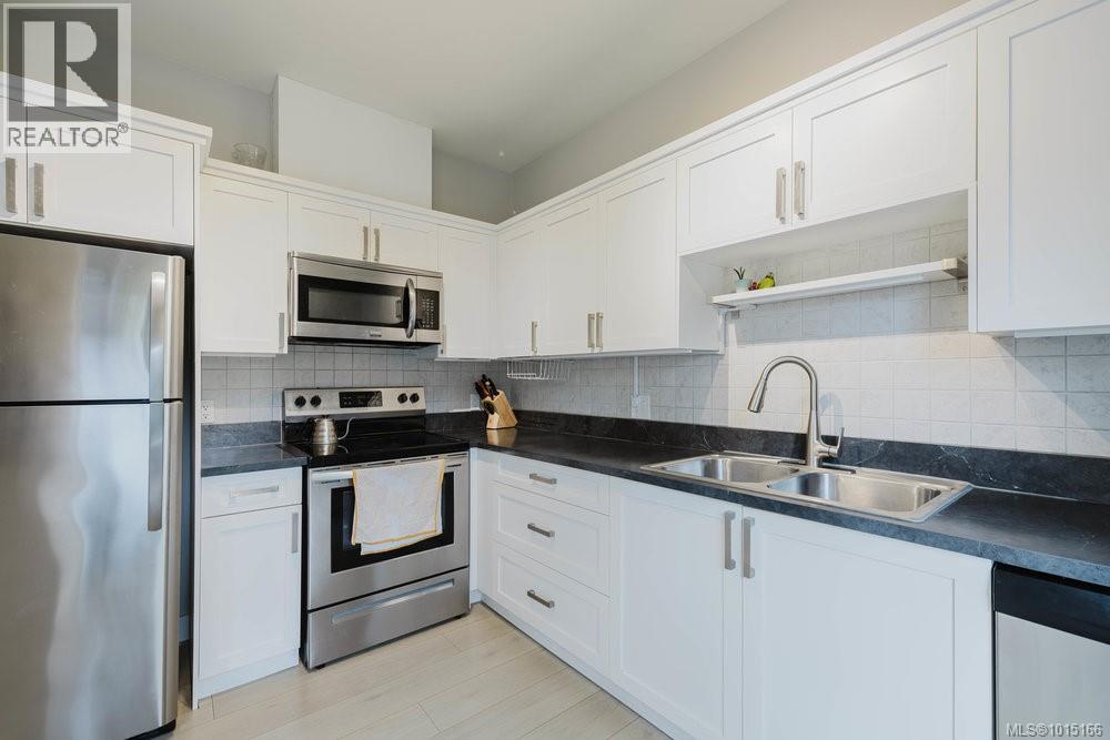 PH 5 1371 Hillside Avenue, Victoria