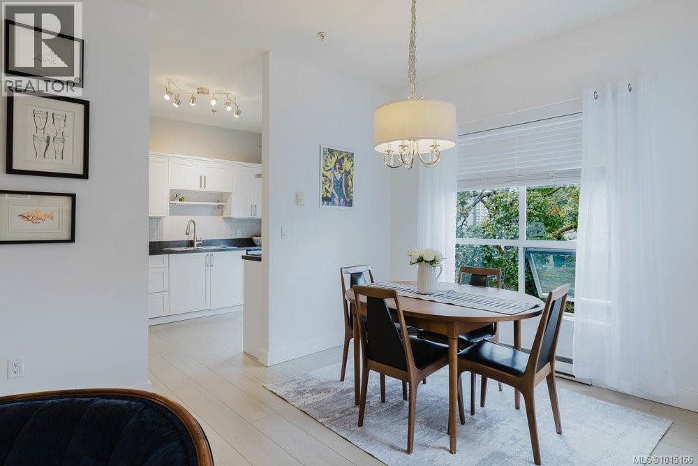 PH 5 1371 Hillside Avenue, Victoria