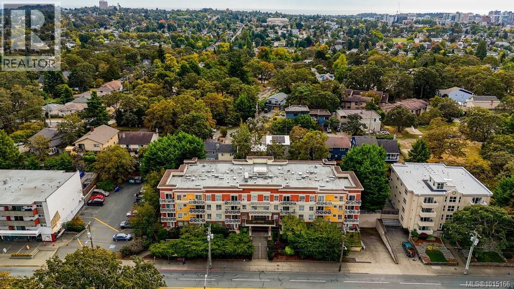PH 5 1371 Hillside Avenue, Victoria