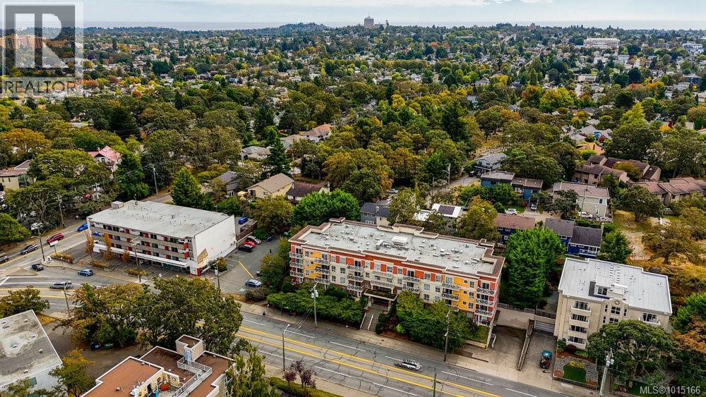 PH 5 1371 Hillside Avenue, Victoria
