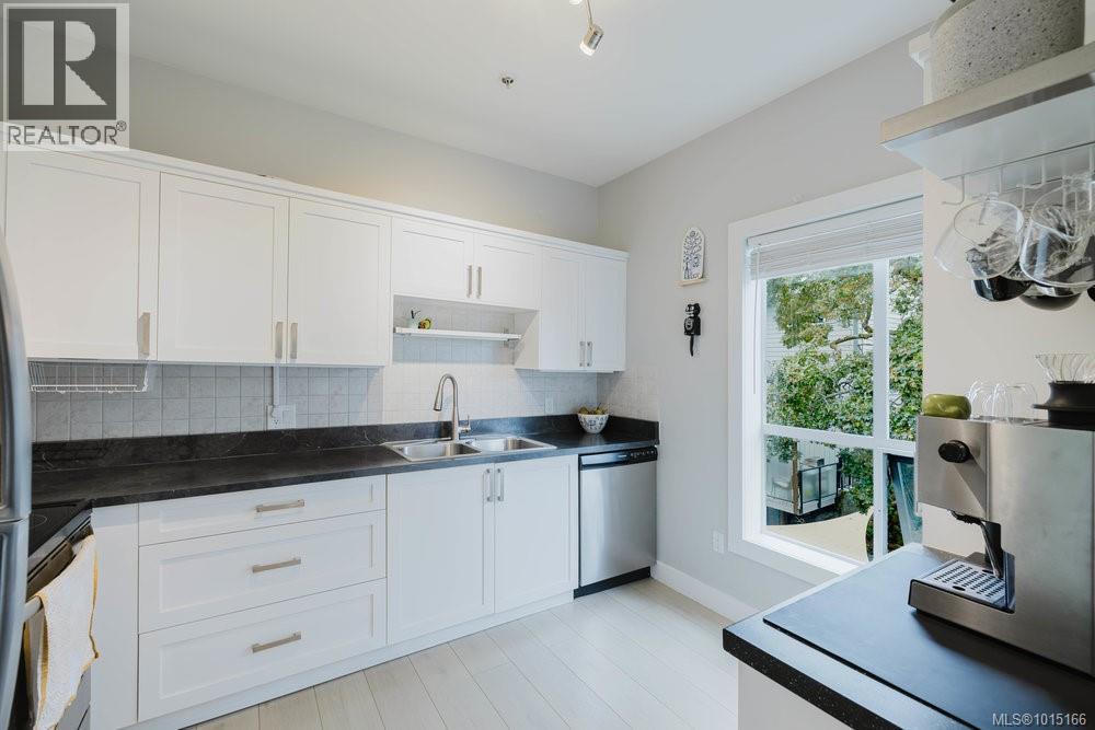 PH 5 1371 Hillside Avenue, Victoria