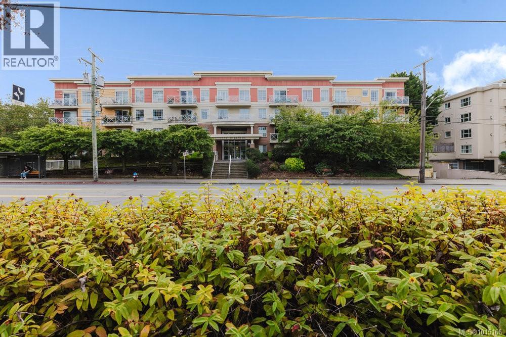 PH 5 1371 Hillside Avenue, Victoria