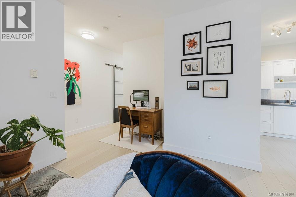 PH 5 1371 Hillside Avenue, Victoria