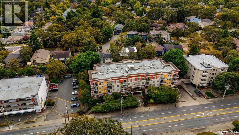 PH 5 1371 Hillside Avenue, Victoria