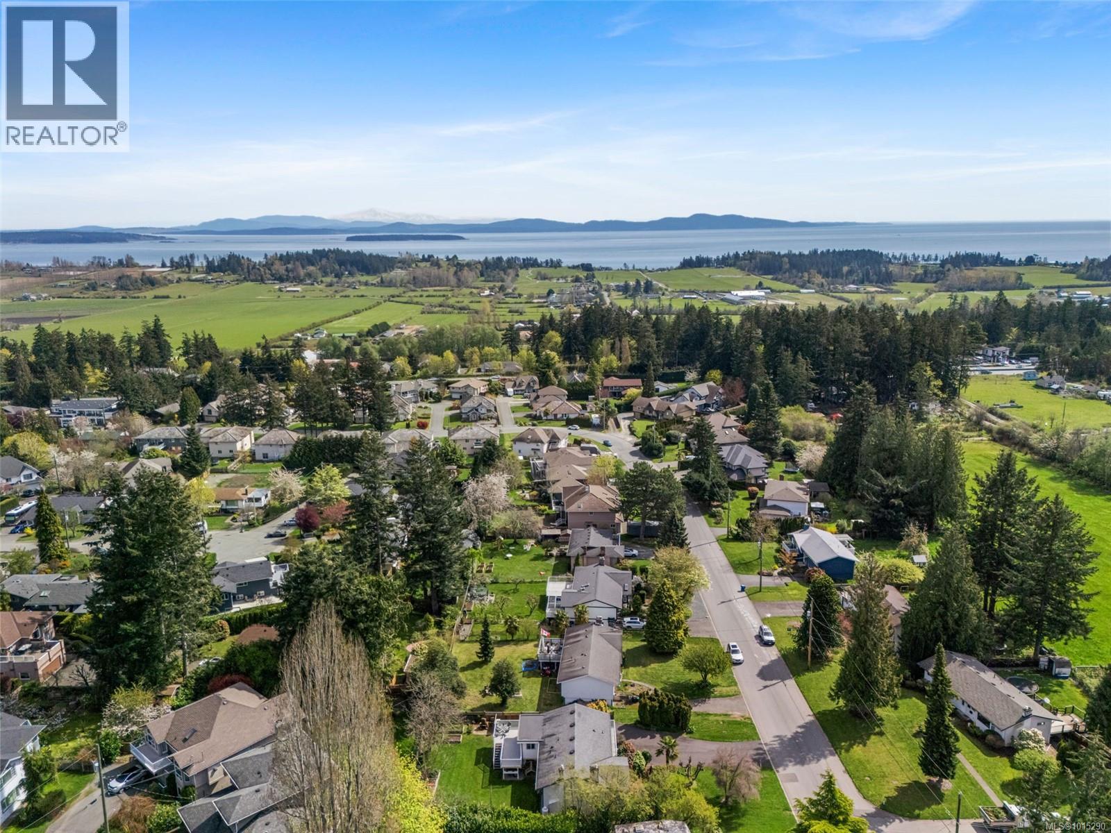  2498 Meadowland Drive, Central Saanich