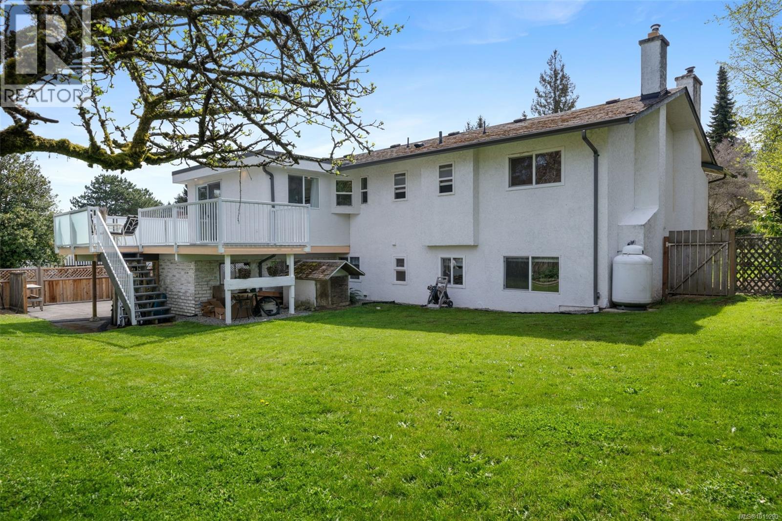  2498 Meadowland Drive, Central Saanich