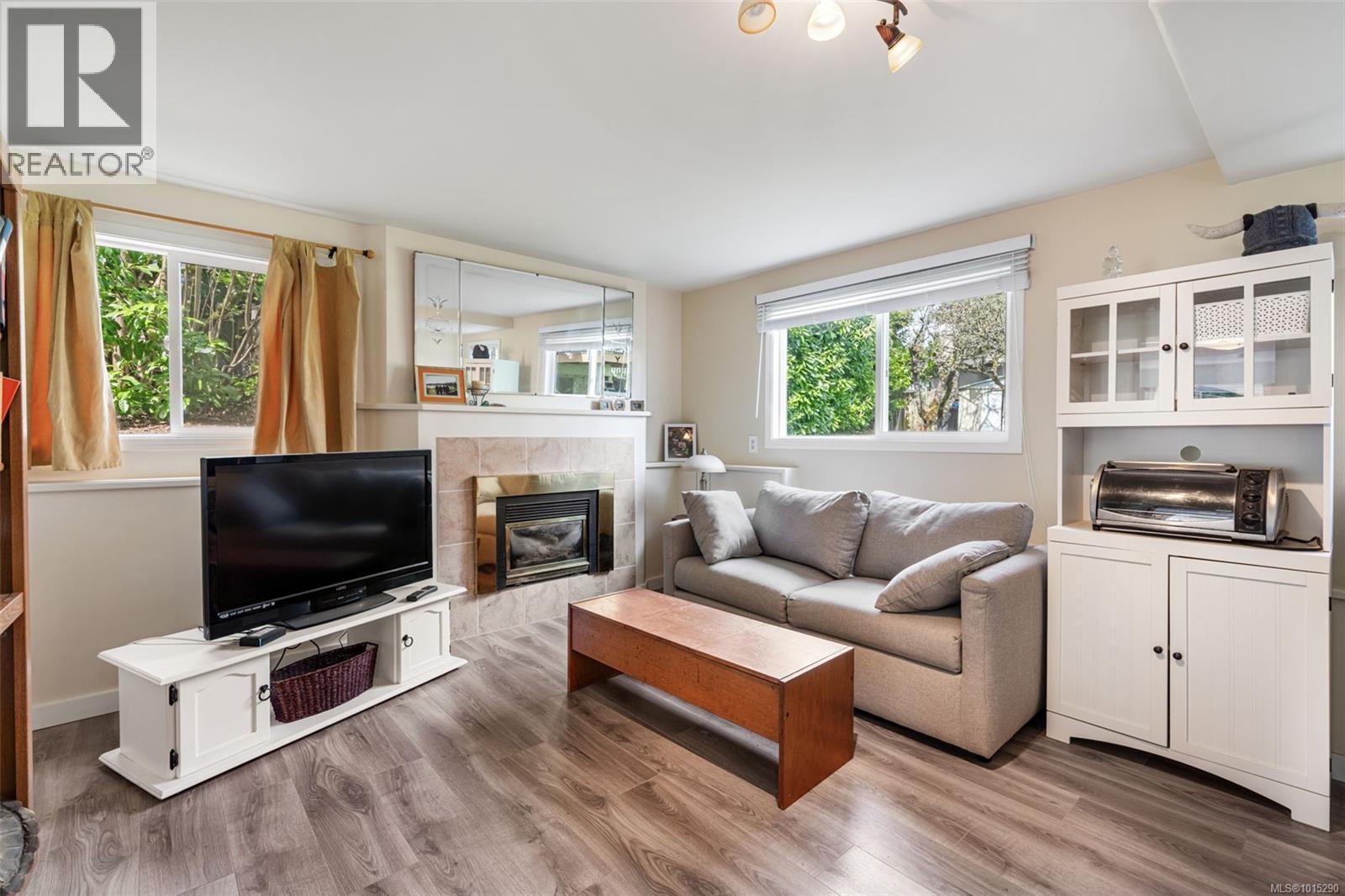  2498 Meadowland Drive, Central Saanich