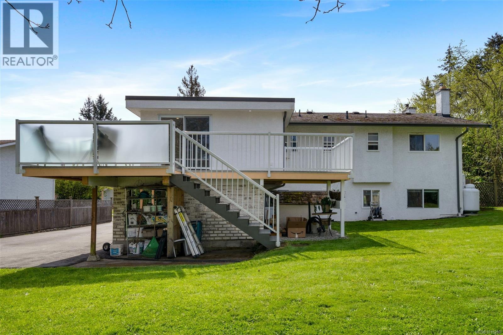  2498 Meadowland Drive, Central Saanich